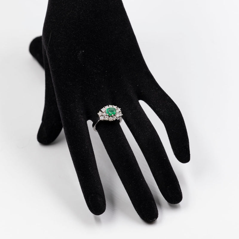 Anello vintage in oro bianco 18k con smeraldo (0,68ct) e diamanti (0,89ctw), anni '70