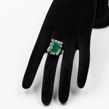 Anello vintage in oro bianco 14k con smeraldo (5,50ct) e diamanti (1,65ctw), anni '70