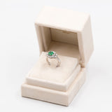 Anello vintage in oro bianco 18k con smeraldo (0,68ct) e diamanti (0,89ctw), anni '70