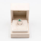 Anello vintage in oro bianco 18k con smeraldo (0,68ct) e diamanti (0,89ctw), anni '70