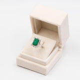 Anello vintage in oro bianco 14k con smeraldo (5,50ct) e diamanti (1,65ctw), anni '70