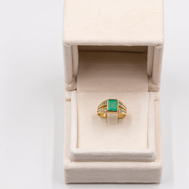 Anello vintage in oro giallo 18k con smeraldo (2ct) e diamanti (0.30ctw), anni '70