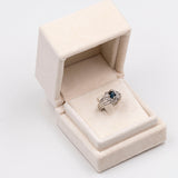 Vintage-Ring aus 14-karätigem Weißgold mit Saphir (0,70 ct) und Diamanten (0,10 ctw), 60er Jahre