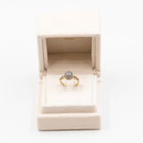 Anello in oro giallo 9k con calcedonio e quarzi fumé