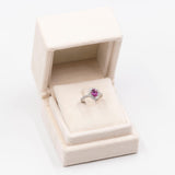 Anello vintage in platino 900 con zaffiro rosa a goccia (1,03ct)  e diamanti (0,70ctw)