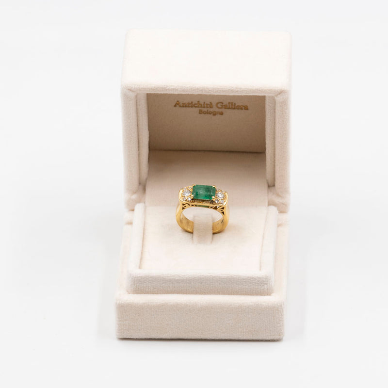 Anello vintage in oro 18k con smeraldo (1,70ct) e diamanti(0,38ct), anni '50