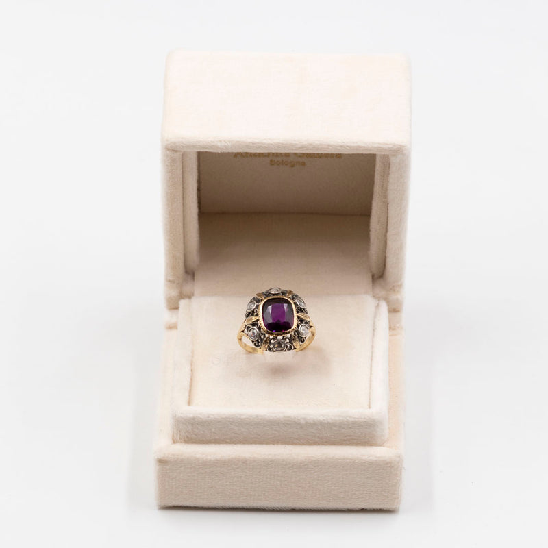 Anello vintage in stile antico in oro giallo 18K e argento con zaffiro porpora sintetico e diamanti di taglio rosetta