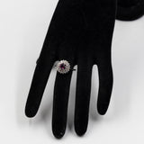 Anello vintage a margherita in oro bianco 18k con rubino (0,80ct) e diamanti (0,70ctw)