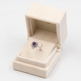 Anello vintage a margherita in oro bianco 18k con rubino (0,80ct) e diamanti (0,70ctw)
