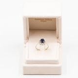 Vintage 18k white gold daisy ring with sapphire (1,50ctw) and diamonds (0.40ctw), 60s