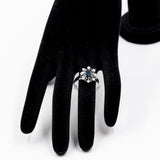 Vintage-Gänseblümchenring aus 14-karätigem Weißgold mit zentralem Saphir (1,60 ct) und Diamanten (0.40), 60er Jahre