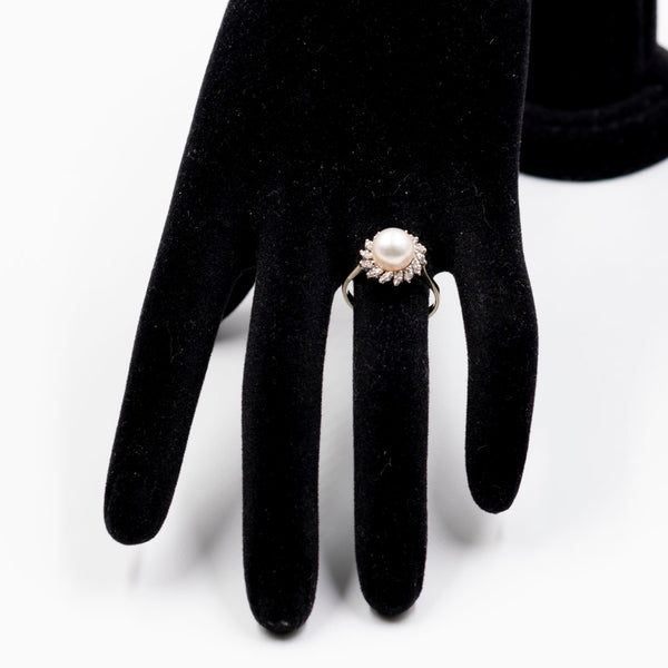 Anelo vintage a fiore in oro bianco 18k con perla e diamanti (0.14ctw), anni '60