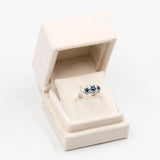 Anello vintage in oro bianco 18k con diamanti (1,34ctw) e zaffiri (0,90ct), anni '60