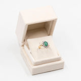 Bague marguerite vintage en or jaune et blanc 14 carats avec émeraude (environ 1.75 ct) et diamants taille brillant (environ 0.72 ct), années 70