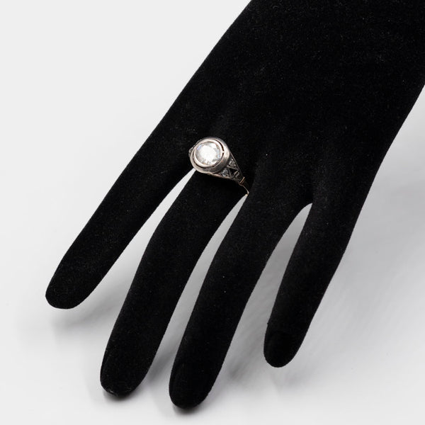 Anello antico in oro giallo 11k e argento con diamante centrale (1,50ct) e rosette, primi del '900