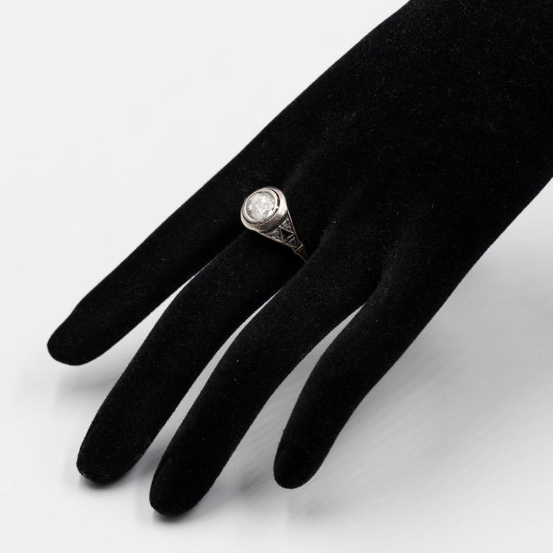 Anello antico in oro giallo 11K e argento con diamante centrale (1.50ct ca.) e rosette, primi del '900