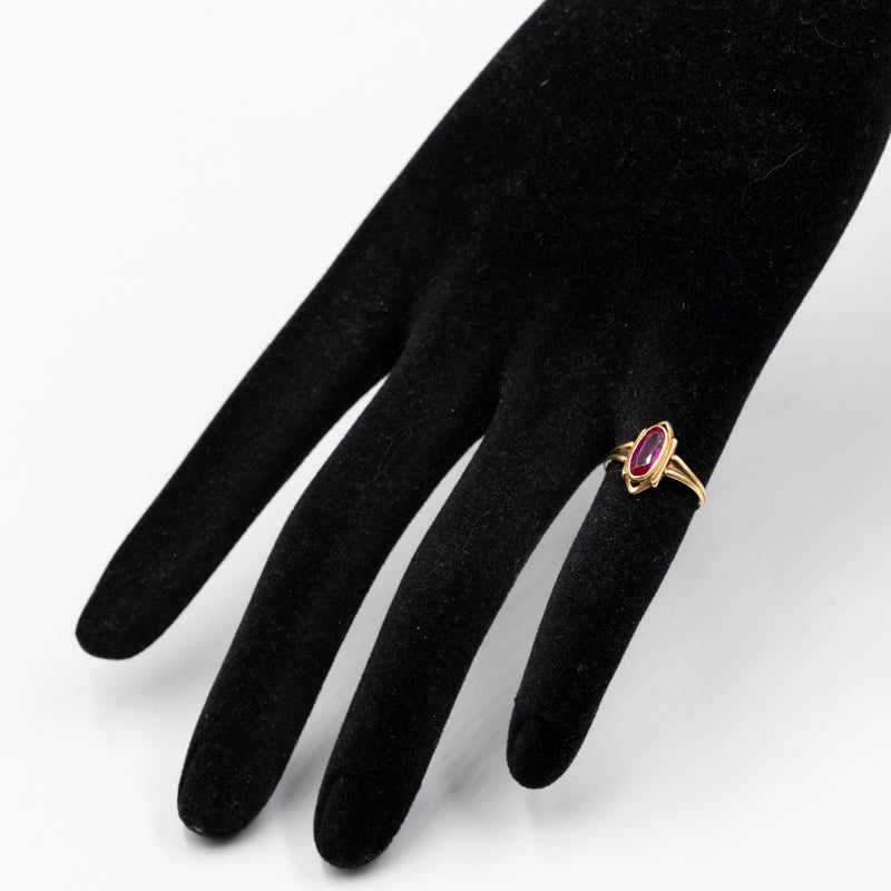 Anello vintage in oro giallo 14k con rubino sintetico di taglio marquise