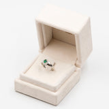Vintage-Ring aus 18-karätigem Weißgold mit Diamanten im Marquise-Schliff (0,80 ctw) und Smaragd (0,30 ct), 80er Jahre
