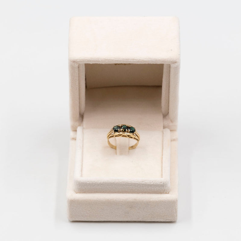 Anello trilogy vintage in oro giallo 8k con spinelli sintetici verdi