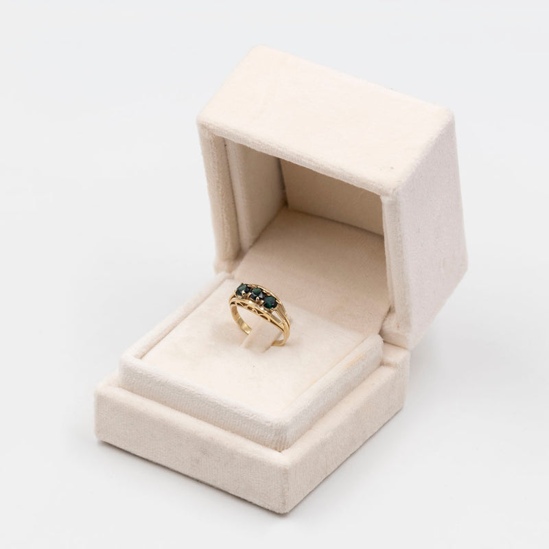Anello trilogy vintage in oro giallo 8k con spinelli sintetici verdi