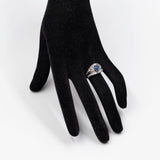 Anello vintage in platino con zaffiro a goccia (1,41ct) e diamanti (1,10ctw)