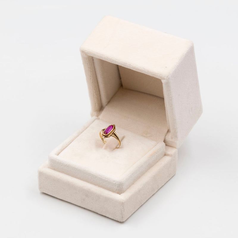 Anello vintage in oro giallo 14k con rubino sintetico di taglio marquise