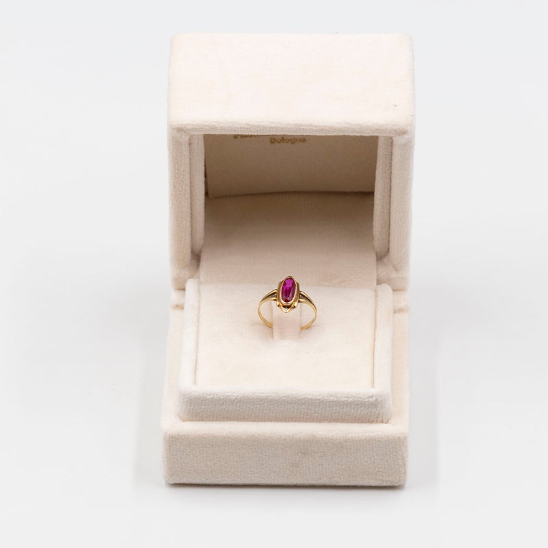 Anello vintage in oro giallo 14k con rubino sintetico di taglio marquise