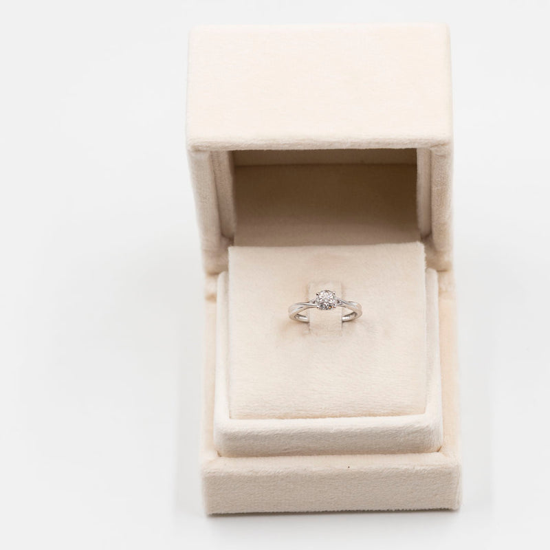 Anello vintage in oro bianco 9k con diamanti (0,15ctw)