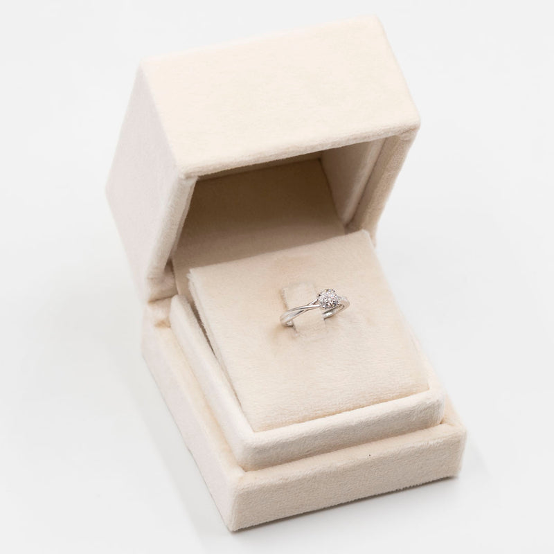 Anello vintage in oro bianco 9k con diamanti (0,15ctw)