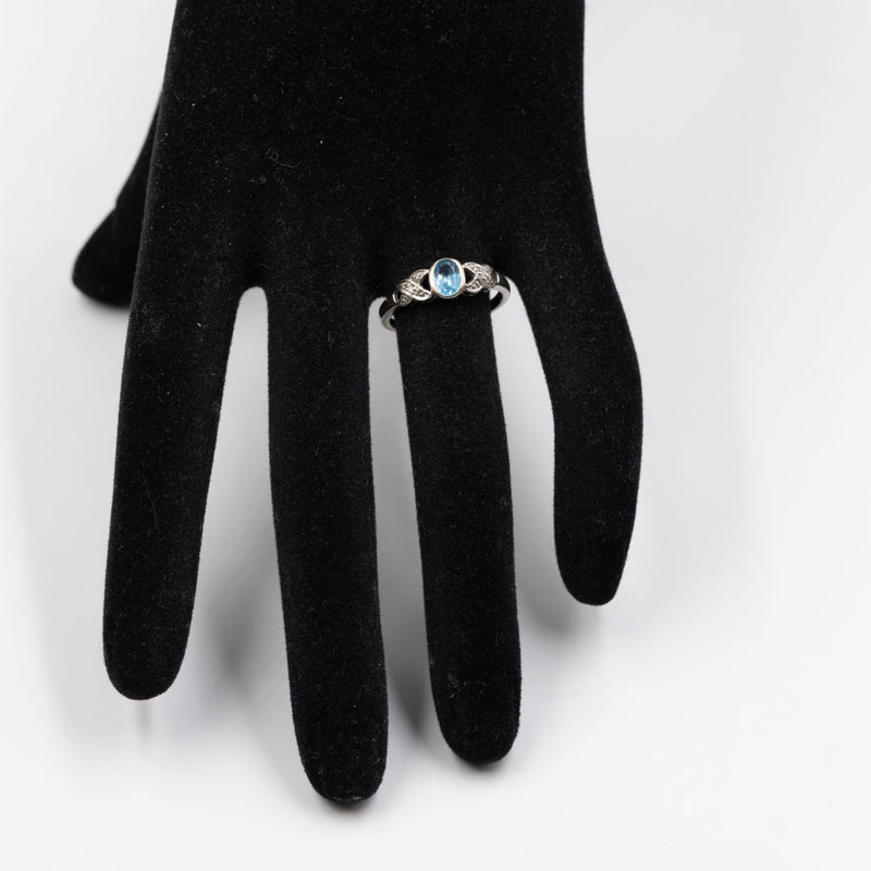 Anello vintage in oro bianco 9k con topazio e diamanti