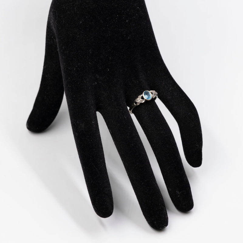 Anello vintage in oro bianco 9k con topazio e diamanti