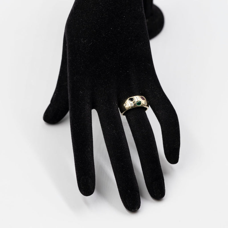 Anello vintage in oro giallo 14k con zaffiro, rubino, smeraldo e diamanti. anni '70