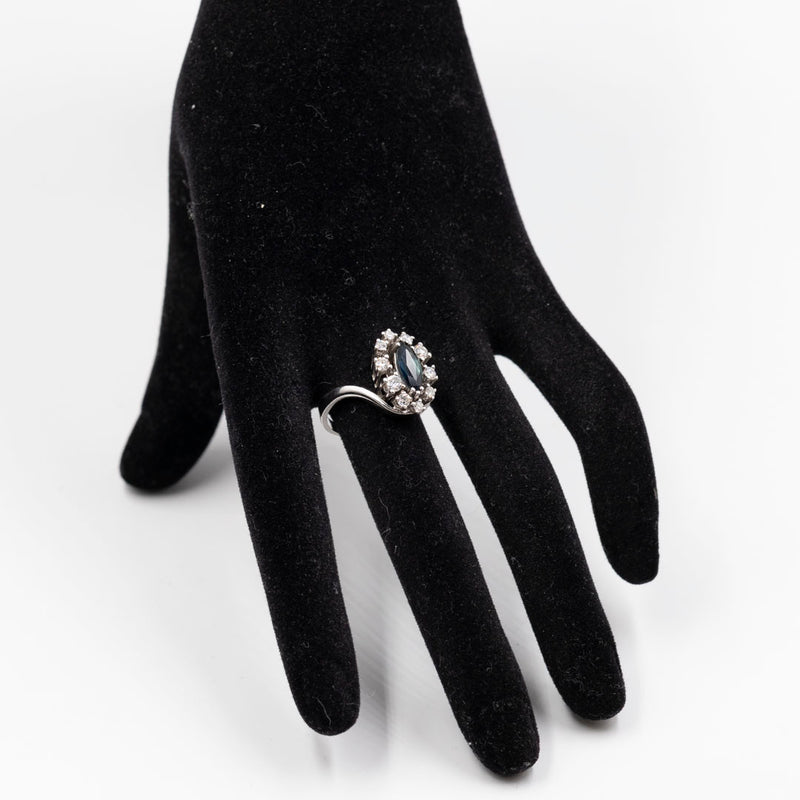 Anello vintage a margherita in oro bianco 14k con zaffiro marquise (1ct) e diamanti (0,60ctw), anni '70