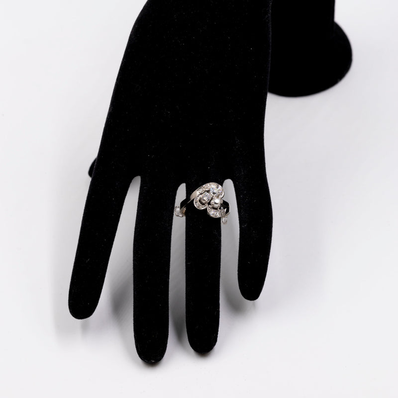 Anello vintage a trifoglio in oro bianco 14k e diamanti di taglio antico (1.20ct), anni '40