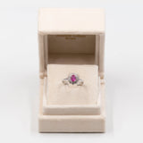 ANELLO A MARGHERITA IN PLATINO CON RUBINO (1.011 CT) E DIAMANTI (0.70 CTW)