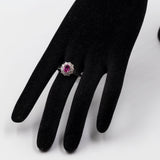 ANELLO A MARGHERITA IN PLATINO CON RUBINO (1.011 CT) E DIAMANTI (0.70 CTW)