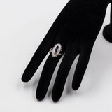 Anello a margherita navette in oro bianco 14K con zaffiro (1ct ca.) e diamanti (0.72ctw ca.), anni ‘70/‘80
