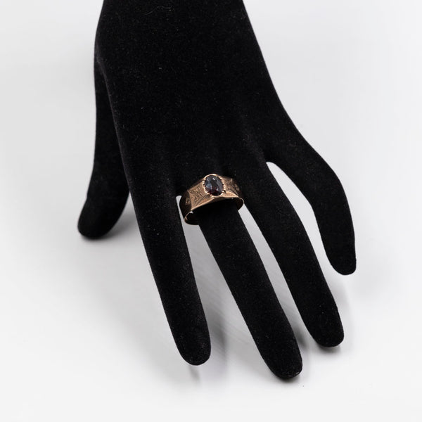 Anello vintage in oro rosa 8k inciso con granato