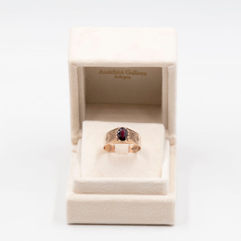 Anello vintage in oro rosa 8k inciso con granato