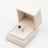 Винтажное кольцо из белого золота 18 карат с сапфиром (1,40 карата) и бриллиантами (0,16 карата), 60-е годы