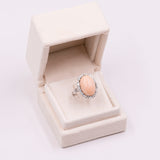 Vintage-Gänseblümchenring aus 18 Karat Weißgold mit Cabochon-Koralle (22 Karat) und Diamanten (1.50 Karat), 60er/70er Jahre