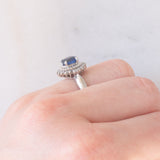 Anello a margherita vintage in platino con zaffiro (1.01ct) e diamanti (0.30ctw), anni ‘80/‘90