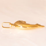 Collana con catenina in argento dorato e con tre ciondoli a forma di delfino in oro giallo 18K, di ancora in oro giallo 18K e di tartaruga in oro giallo 14K