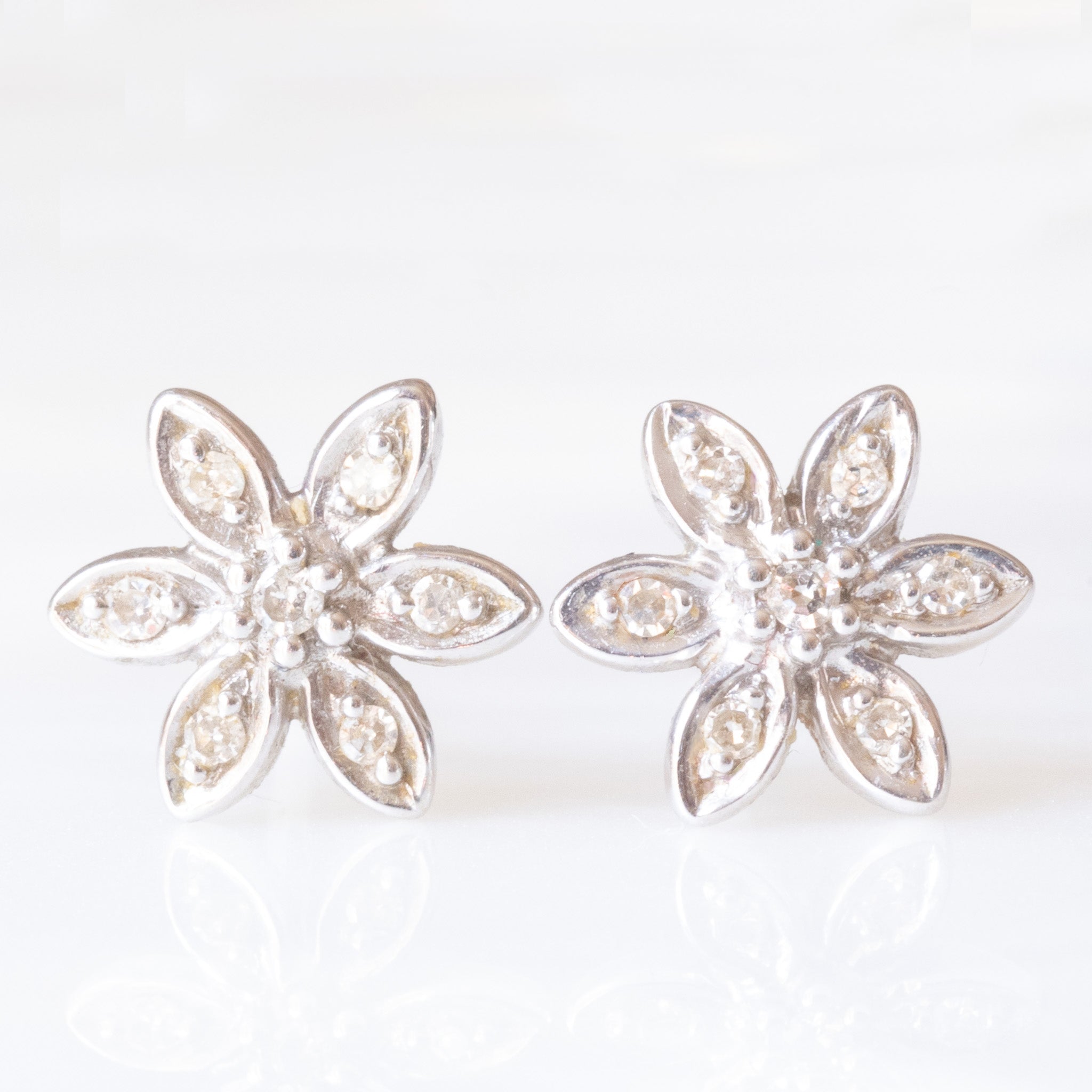 Orecchini A Fiore Con Perle Barocche E Corallo Del Mediterraneo | Chapeau Atelier - Foto 2