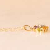 Vintage-Halskette mit Kette aus 9-karätigem Gelbgold und Blumenanhänger aus 9-karätigem Gelbgold mit farbigen Steinen im Herzschliff und Diamanten