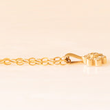 Vintage-Halskette aus 9-karätigem Gelbgold mit Blumenanhänger aus 9-karätigem Gelbgold und Diamanten (ca. 0.07 ctw)