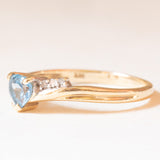 Bague vintage en or jaune 9 carats avec spinelle bleu synthétique taille cœur (environ 0.50 ct) et diamants (environ 0.03 ct au total), années 80/90