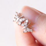 Boucles d'oreilles papillon modernes en or blanc 9K avec diamants taille brillant (env. 0.16 ct)