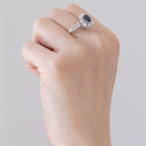 Vintage-Gänseblümchen-Ring aus 18-karätigem Weißgold mit Saphir (ca. 1.20 ct) und Diamanten im Brillantschliff (ca. 1.20 ctw), 60er Jahre