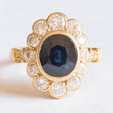 Vintage 18K yellow gold daisy ring with sapphire (approx. 3.20ct) and brilliant cut diamonds (approx. 1.40ctw), 60s